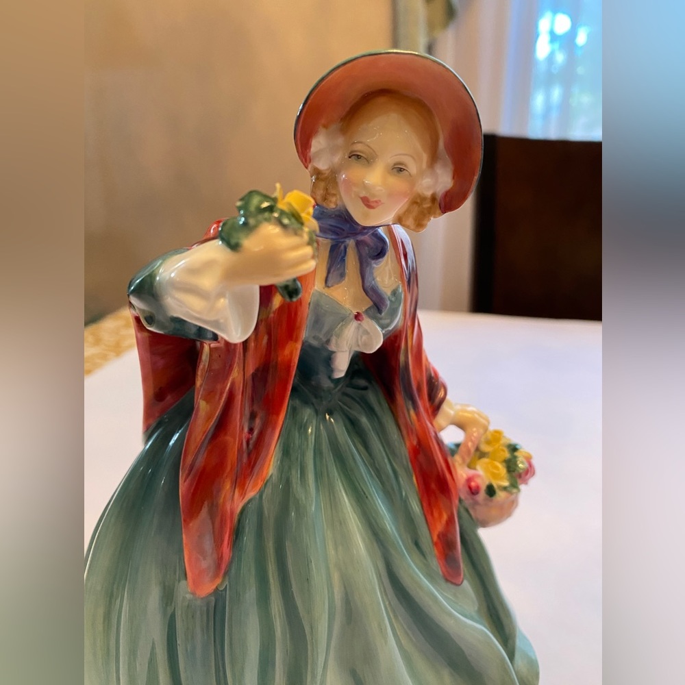 Royal Doulton Lady Charming Porcelain Figurine Vintage - Picture 2 of 13